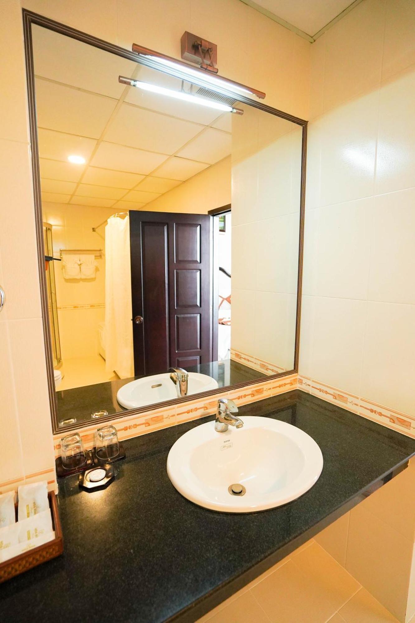 Hoa Binh 1 Hotel Long Xuyên Zewnętrze zdjęcie